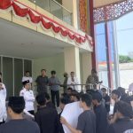 Aksi Demonstrasi Mahasiswa UIN Madura di depan Gedung Rektorat UIN Madura