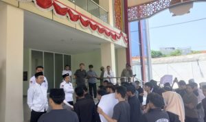 Aksi Demonstrasi Mahasiswa UIN Madura di depan Gedung Rektorat UIN Madura